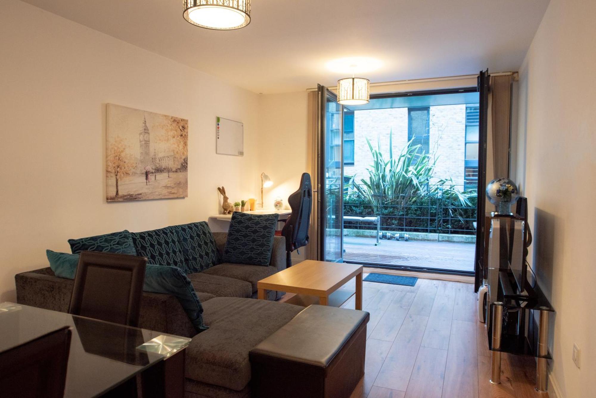 Spacious 1 Bed Apartment With Workspace, Coffee & Free Secure Parking Birmingham Esterno foto