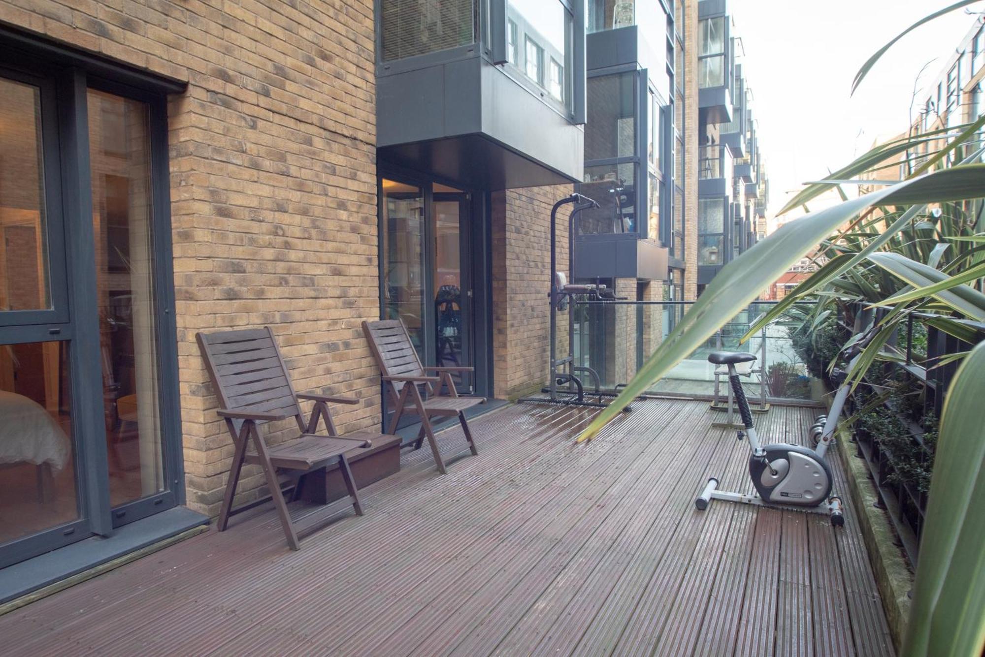 Spacious 1 Bed Apartment With Workspace, Coffee & Free Secure Parking Birmingham Esterno foto