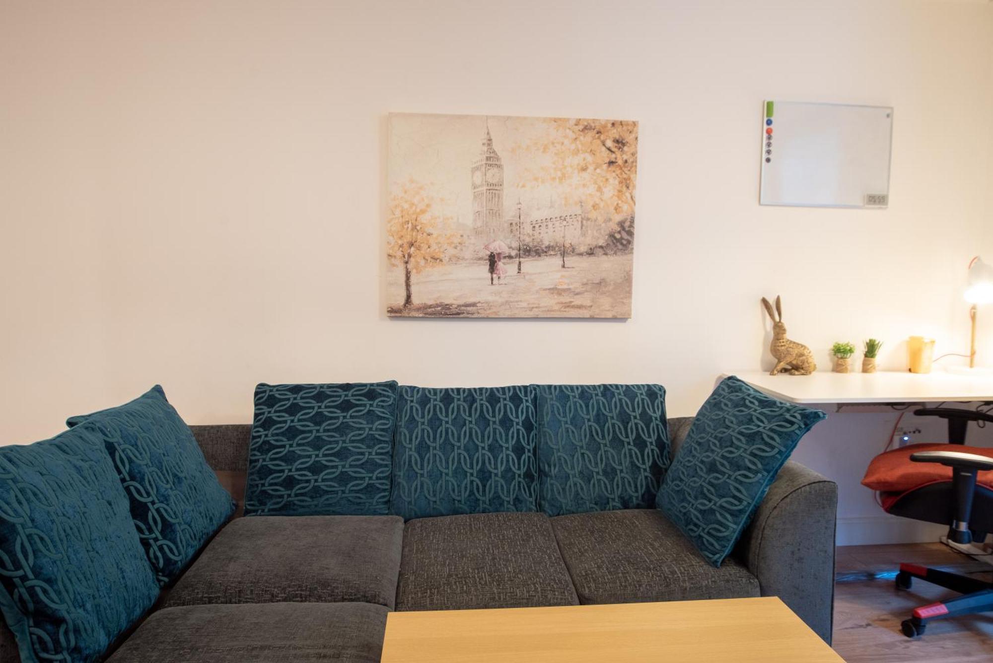 Spacious 1 Bed Apartment With Workspace, Coffee & Free Secure Parking Birmingham Esterno foto