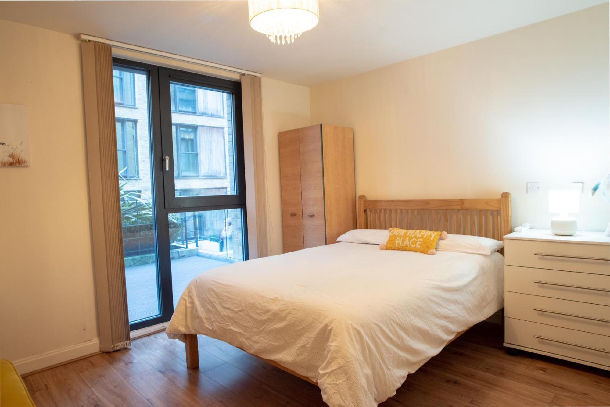 Spacious 1 Bed Apartment With Workspace, Coffee & Free Secure Parking Birmingham Esterno foto