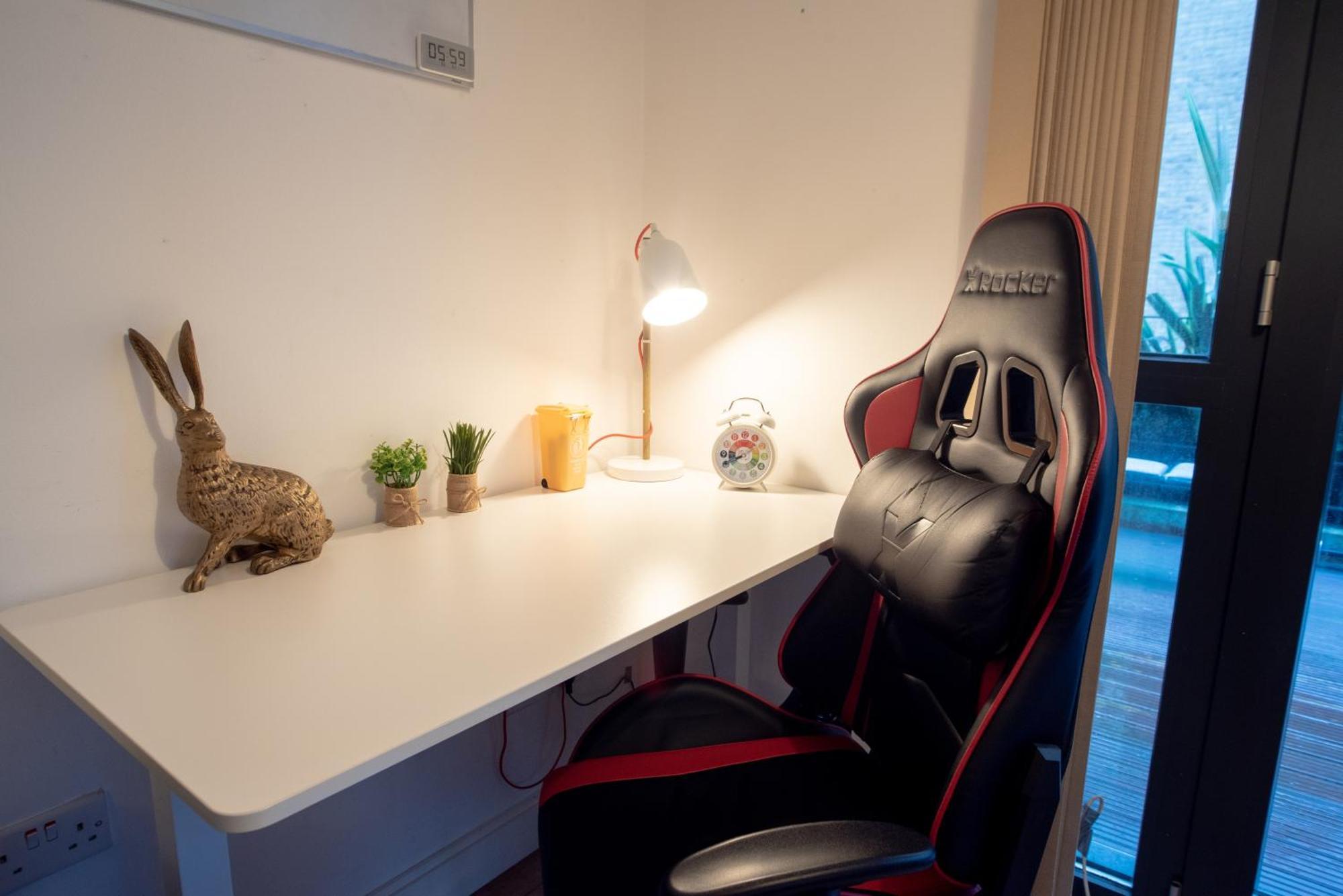 Spacious 1 Bed Apartment With Workspace, Coffee & Free Secure Parking Birmingham Esterno foto