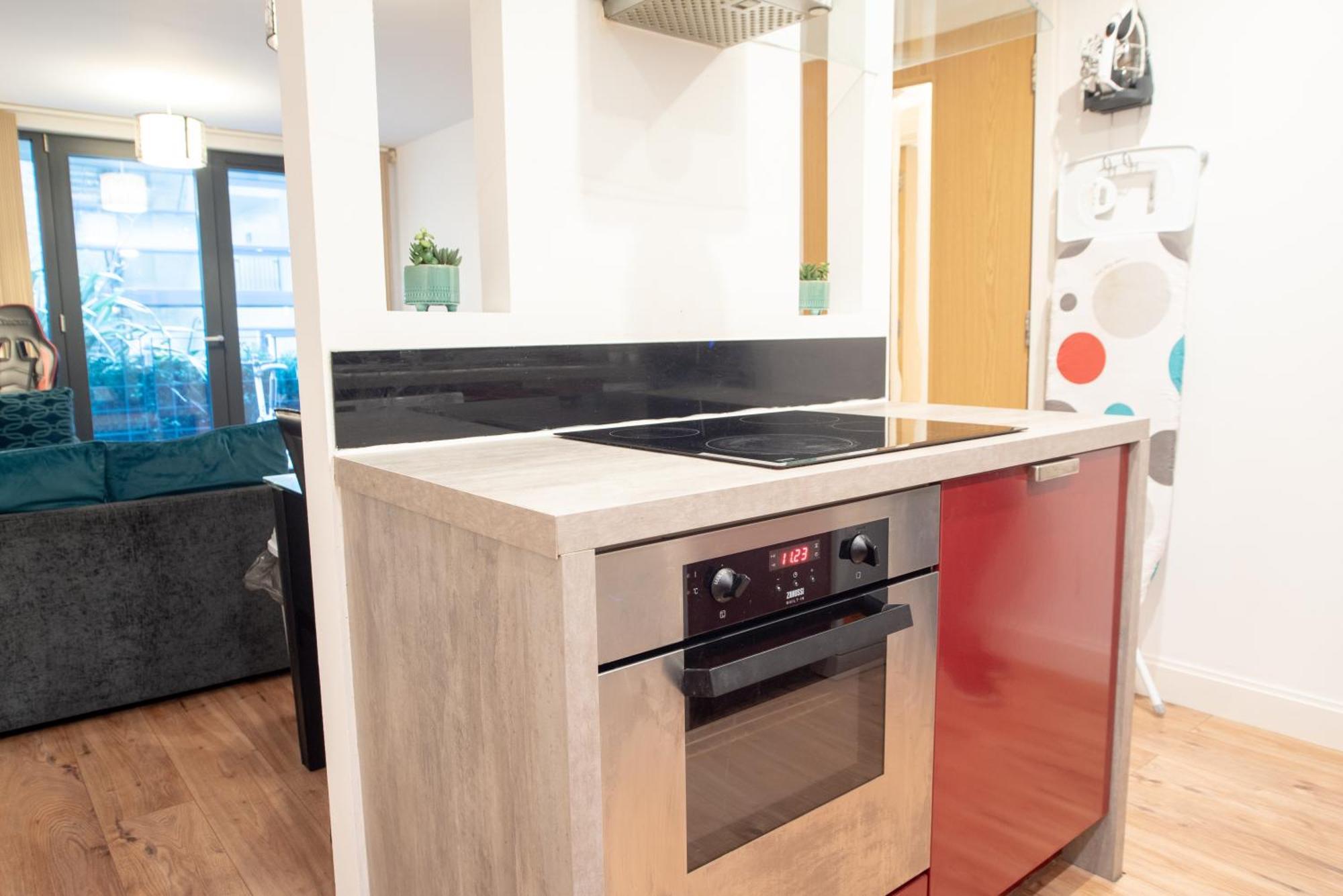 Spacious 1 Bed Apartment With Workspace, Coffee & Free Secure Parking Birmingham Esterno foto