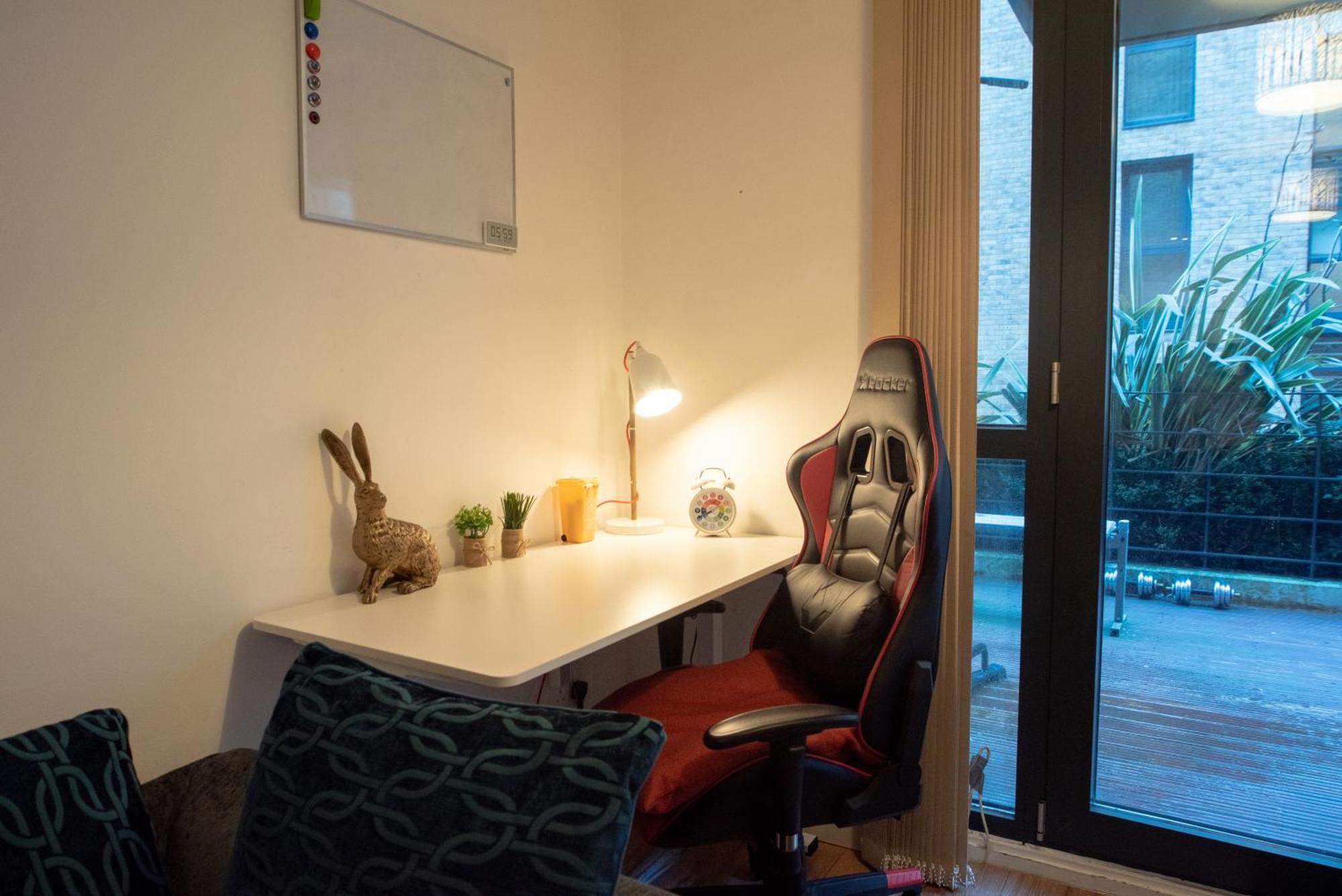 Spacious 1 Bed Apartment With Workspace, Coffee & Free Secure Parking Birmingham Esterno foto