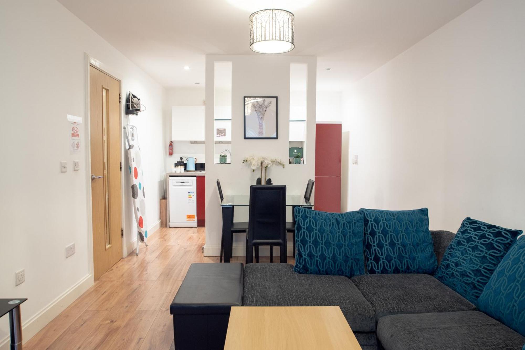 Spacious 1 Bed Apartment With Workspace, Coffee & Free Secure Parking Birmingham Esterno foto