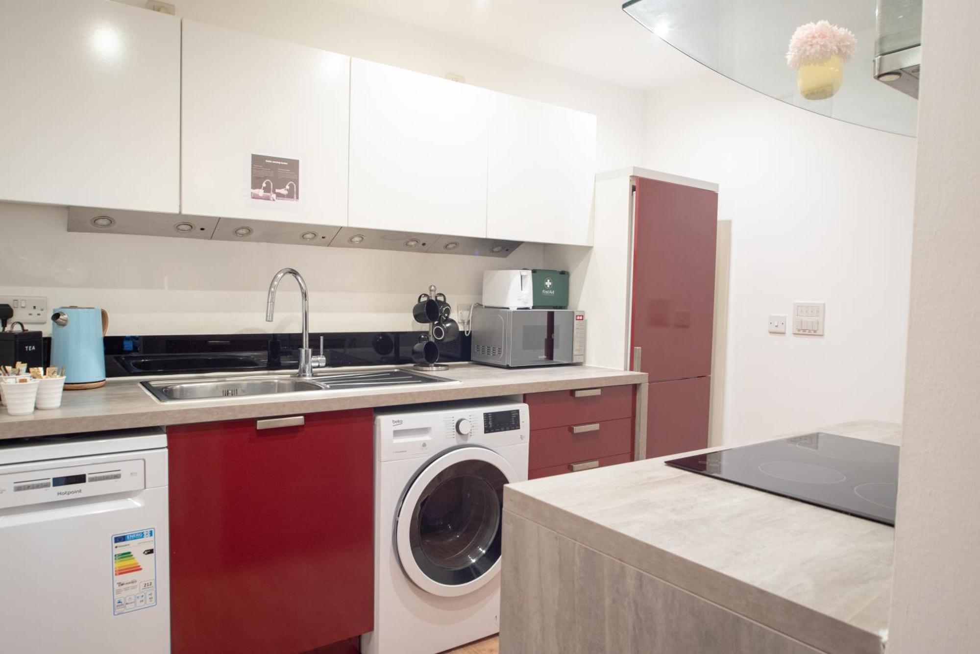 Spacious 1 Bed Apartment With Workspace, Coffee & Free Secure Parking Birmingham Esterno foto