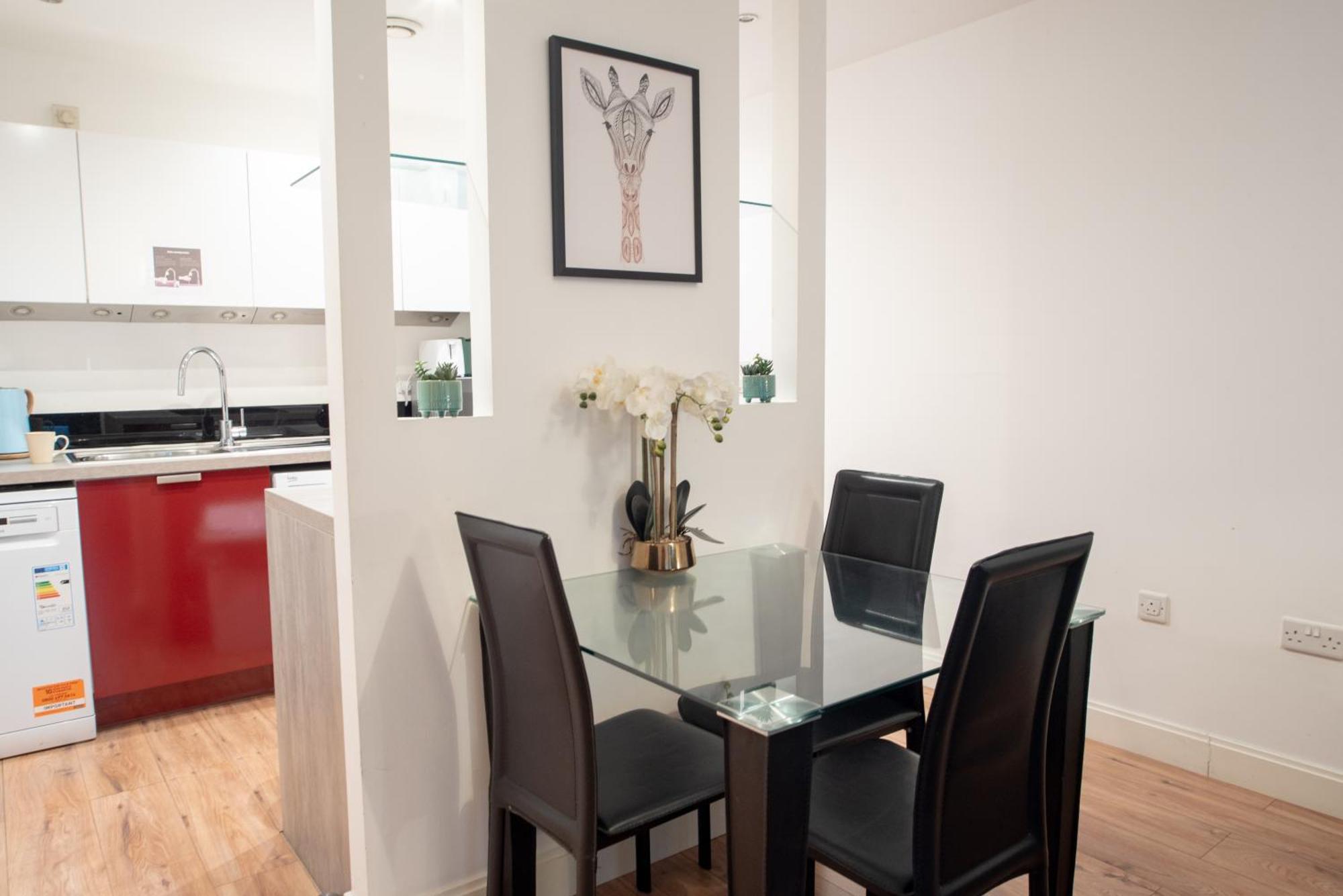 Spacious 1 Bed Apartment With Workspace, Coffee & Free Secure Parking Birmingham Esterno foto